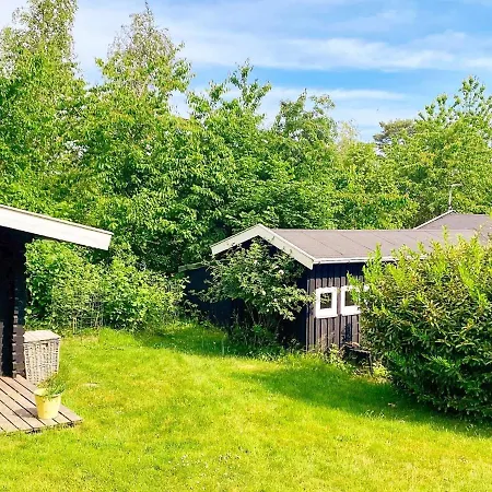 4 Person Holiday Home In Melby Hébergement de vacances *