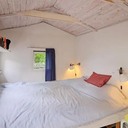 4 Person Holiday Home In Melby Hébergement de vacances *