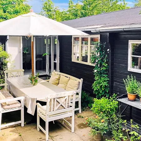 Hébergement de vacances 4 Person Holiday Home In Melby Melby