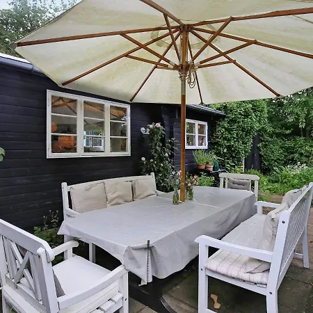 4 Person Holiday Home In Melby Hébergement de vacances